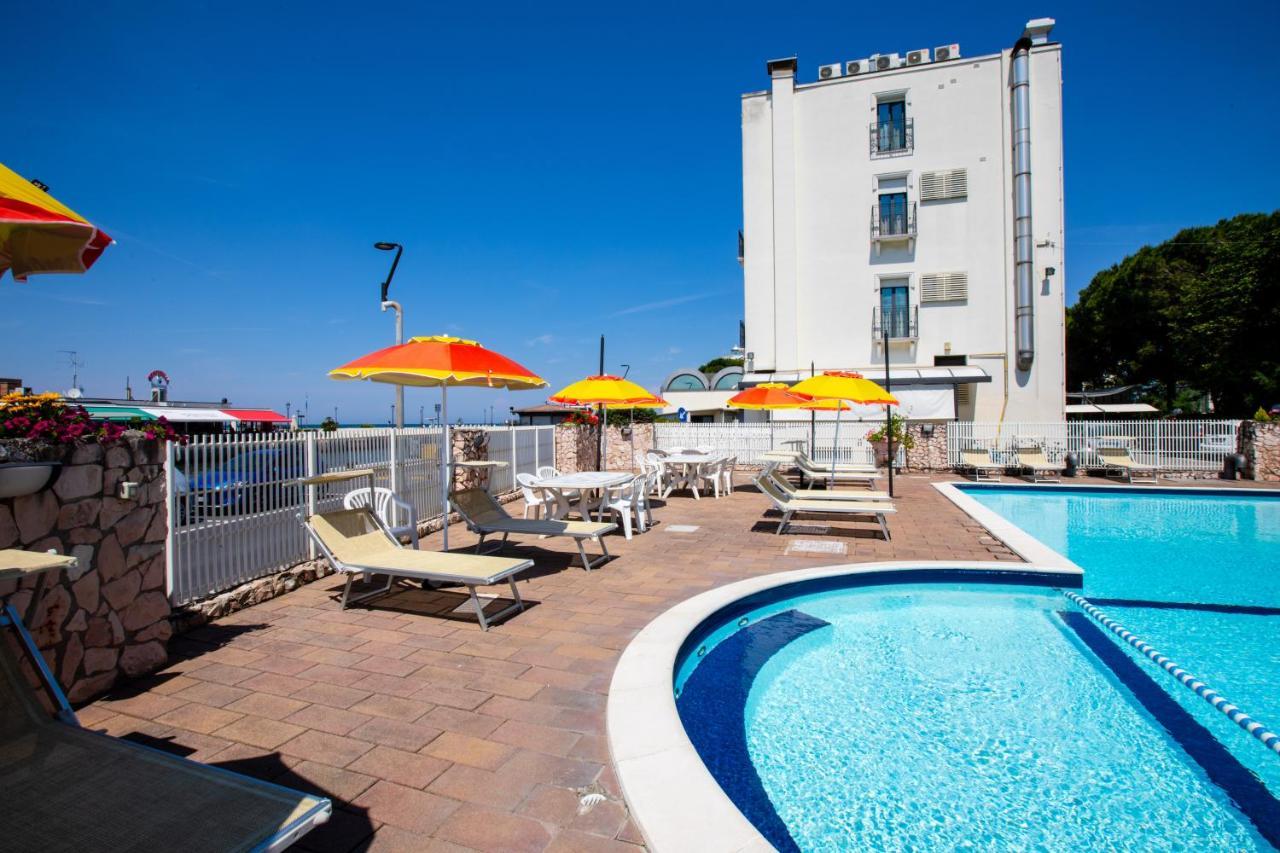 Hotel Miramare Ristorante Convegni 4*
